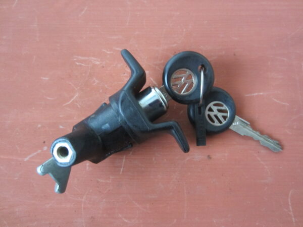 Maniglia serratura portellone Volkswagen Passat B2 331827553F
