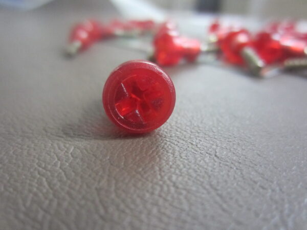 Vite fanale colorata rossa 28 mm - immagine 3