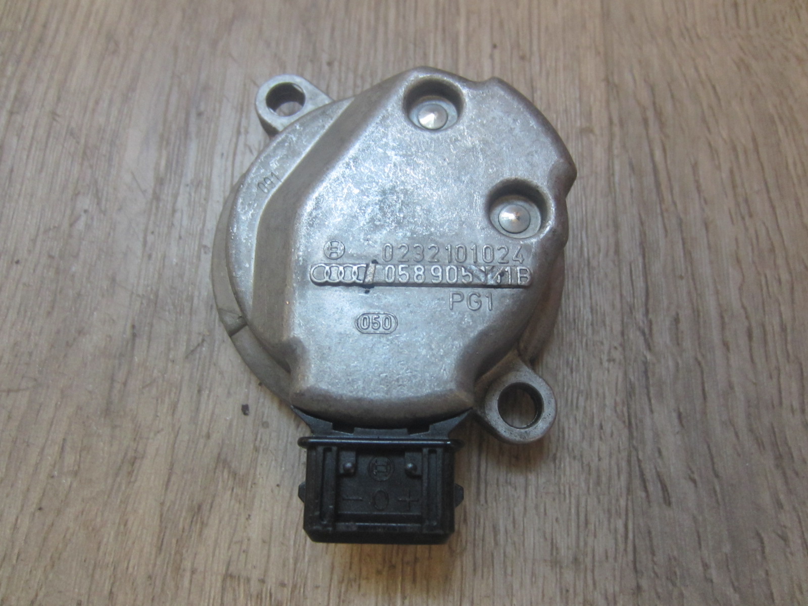 Sensore di posizione dell'albero a camme Audi 058905161B