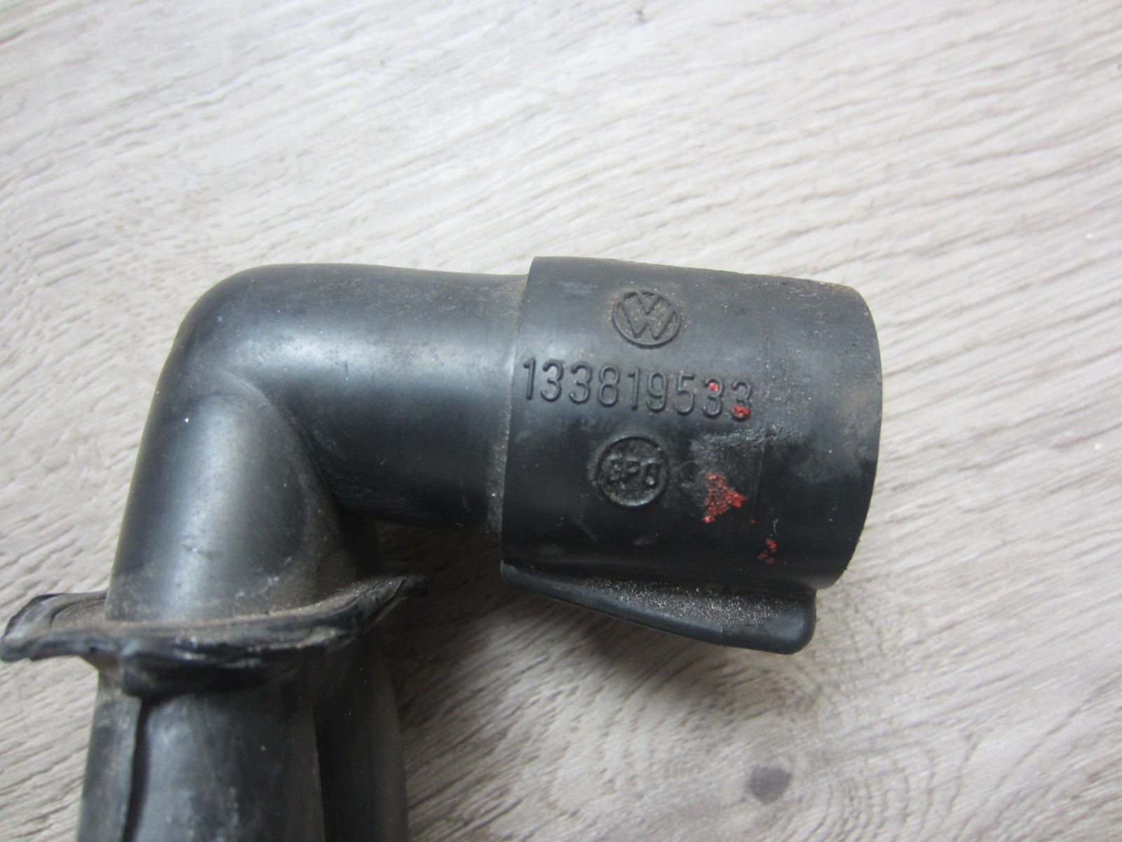 Tubo scarico acqua griglia cofano VW 1303 Maggiolone 133819533 - immagine 2